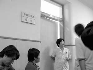标题：冒充积水潭医院的护士进院拉患者
时间：2012/6/4 21:37:43